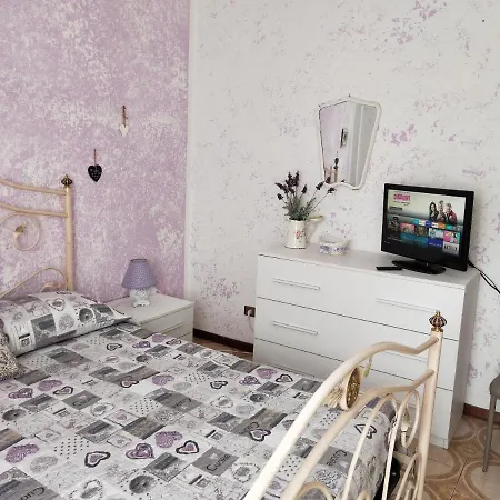 Yellow Submarine Freeparking Petfriendly