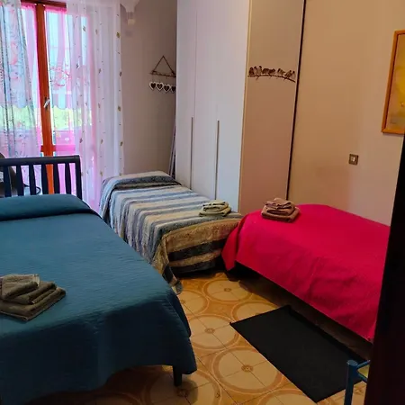 Yellow Submarine Freeparking Petfriendly *